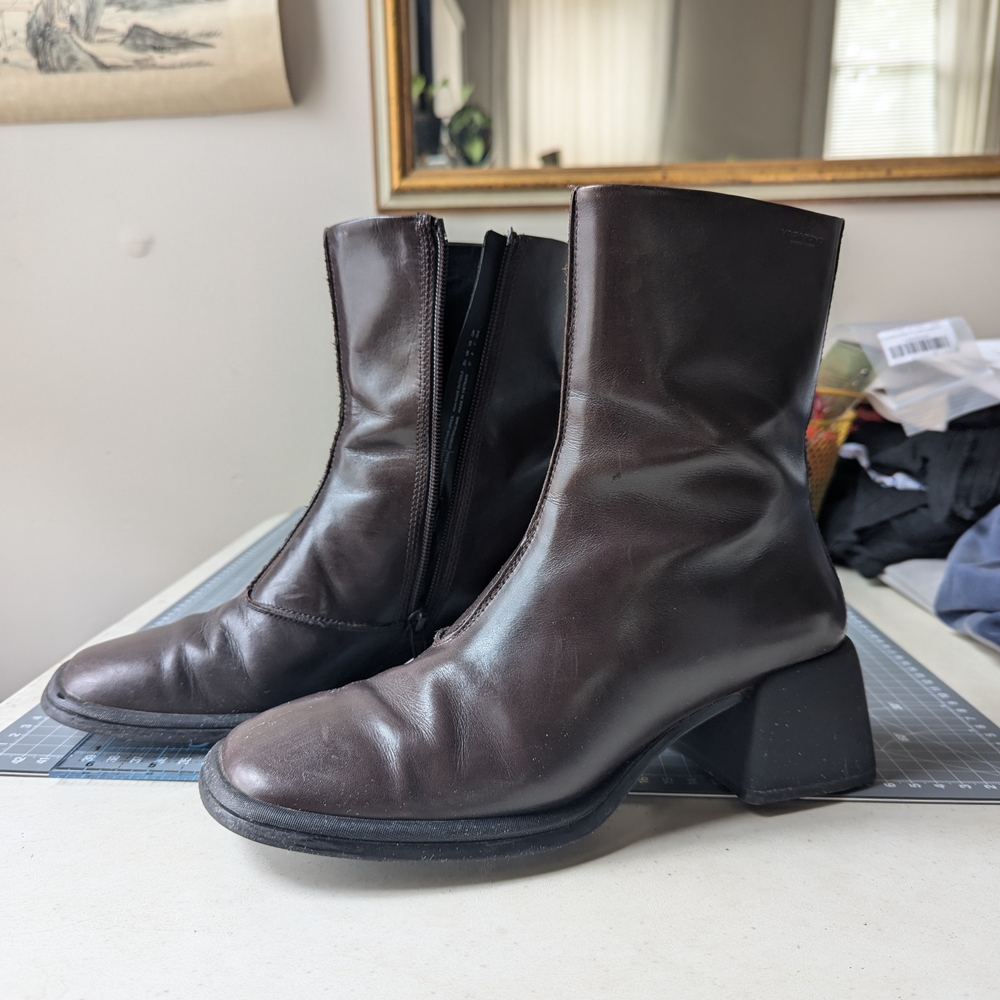 Vagabond Brown Heeled Boots with Side Zipper